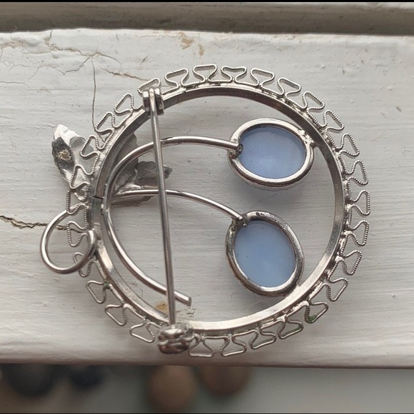 Vintage 1950's Sterling Silver Metal Brooch With Pale Blue Moonglow Cabochons - Picture 6 of 6